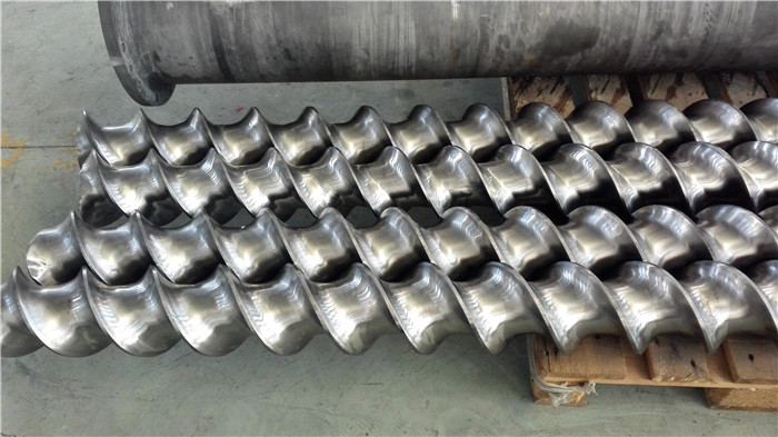 Extrusora de tornillo gemelo paralelo integrado